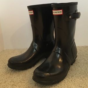 Gloss short Hunter rain boots with boot socks